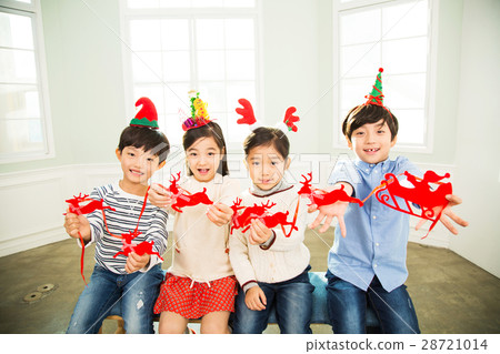 Young Children Sitting Together In A Room 28721014