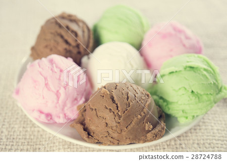 Ice cream scoops collection on plate. 28724788