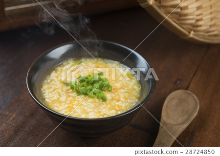 Rice porridge bowl 28724850