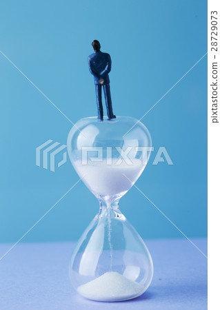 Hourglass with men 28729073