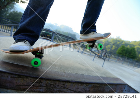 skateboarder legs riding skateboard at skatepark 28729141