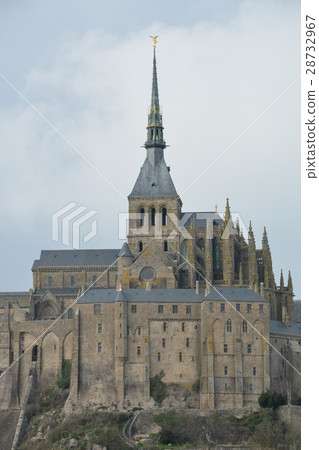 Mont-Saint-Michel in the Midwinter 28732967