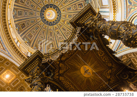 Baldachin and Cupola in Vatican St. Peter's Basilica Baldachin and Cupola in Vatican St. Peter's Basilica 28733738