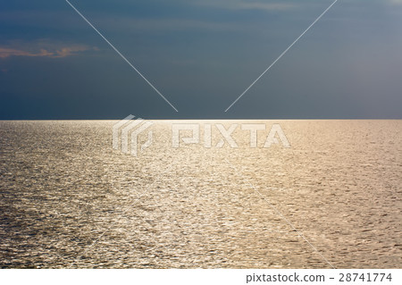 Sea peacetime in the evening Sea peacetime in the evening 28741774