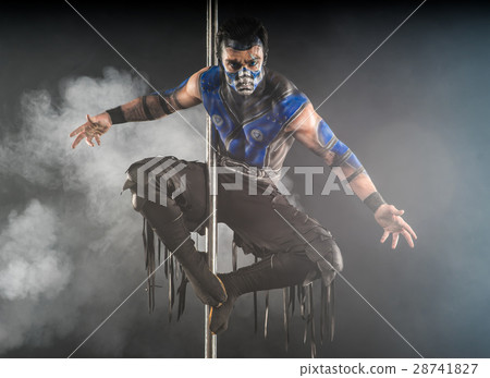 On the pole bodyart Sub-Zero On the pole bodyart Sub-Zero 28741827