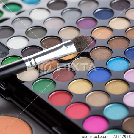 Professional make-up brush on eyeshadows palette 28742938