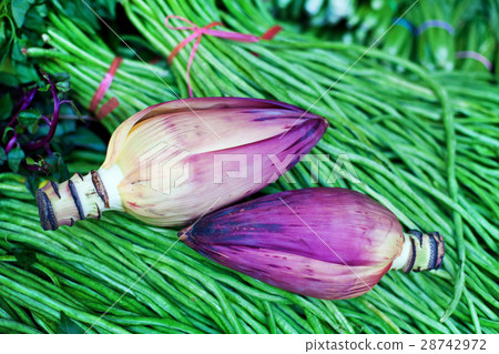 Bananas flowers 28742972