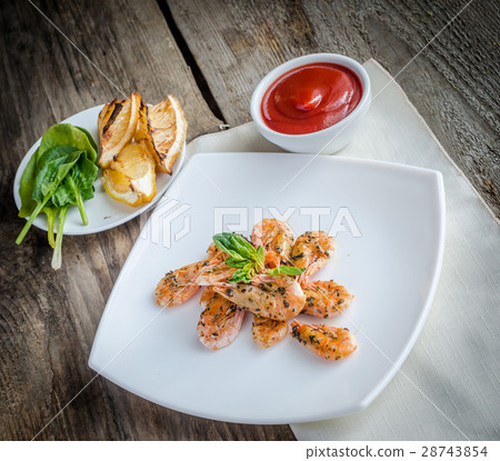 Shrimps with sauce 28743854
