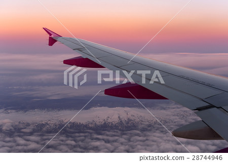 airplane 28744946