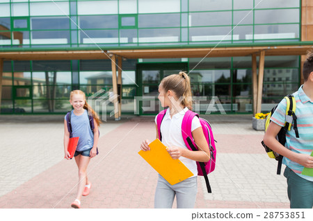 happy elementary school students with folders 28753851