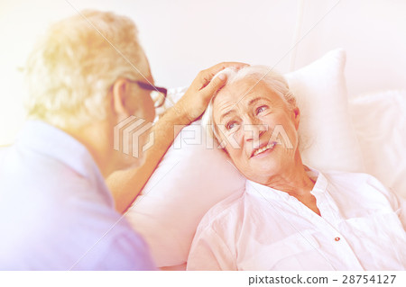 senior couple meeting at hospital ward 28754127