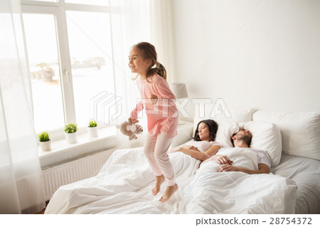happy child with toy and parents in bed at home 28754372
