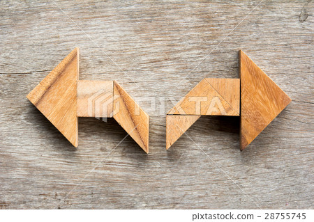 Tangram puzzle as two way arrow shape Tangram puzzle as two way arrow shape 28755745