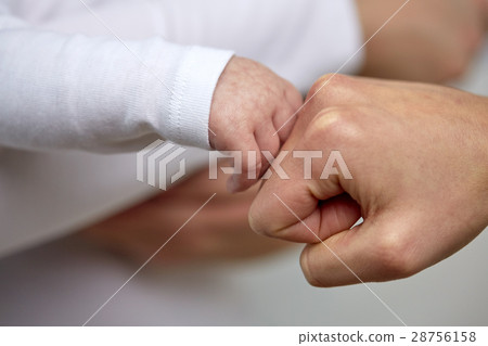 close up of mother and newborn baby hands 28756158
