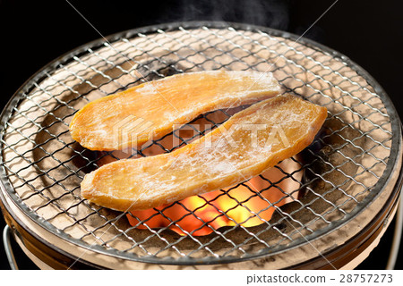 Baked sweet potato 28757273