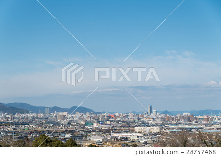 高松市的天際線(香川縣政府大樓,Sunport高松象徵塔) 高松市的天際線(香川縣政府大樓,Sunport高松象徵塔) 28757468