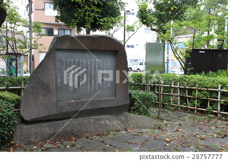 A monument to the poem "Hana" stands along the Sumida River 28757777