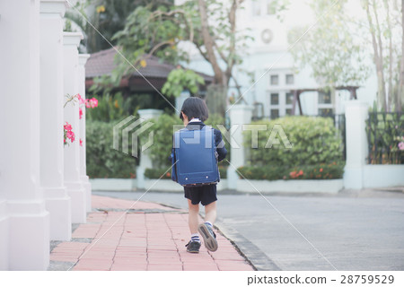 Asian school girl with pink backpack looking up Asian school girl with pink backpack looking up 28759529