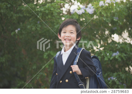 Asian student with backpack look up Asian student with backpack look up 28759683