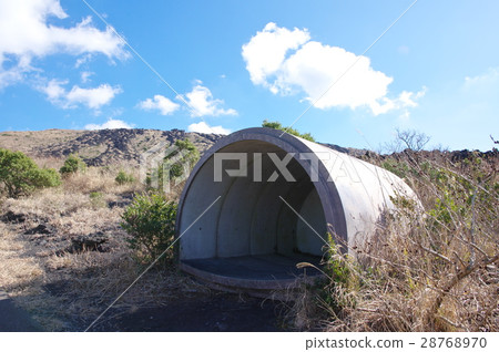 Evacuation pit 28768970