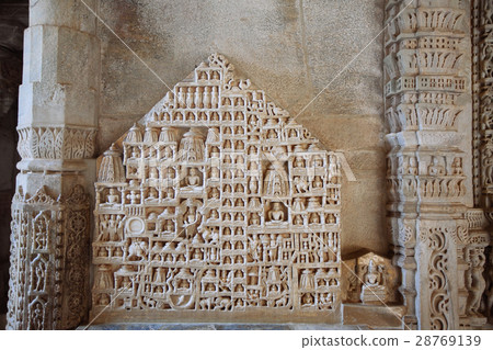 Interior of Ranakpur Temple in Rajasthan, India 28769139
