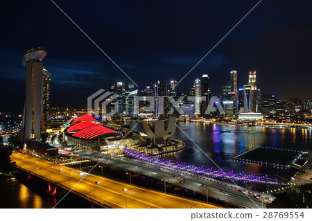 新加坡摩天觀景輪的夜景(沒有吊船3) 新加坡摩天觀景輪的夜景(沒有吊船3) 28769554