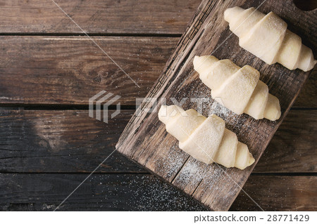 Raw unbaked croissant 28771429