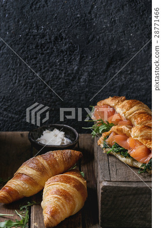 Croissant with salmon 28771466