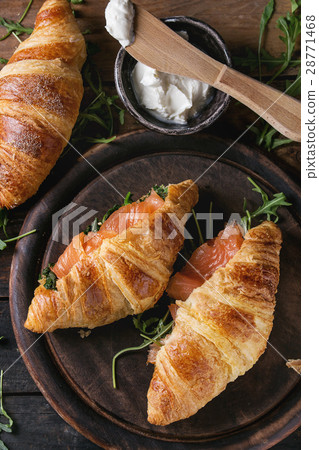 Croissant with salmon 28771468
