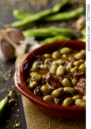 habas a la catalana, spanish recipe of broad beans 28772066