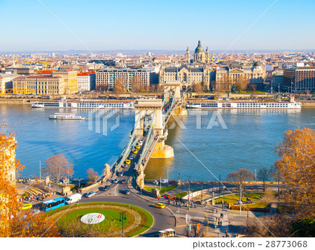 Famous Chain Bridge over Danube River and Saint Famous Chain Bridge over Danube River and Saint 28773068