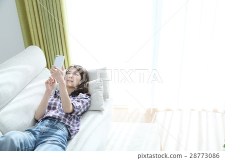 Woman using a smartphone 28773086