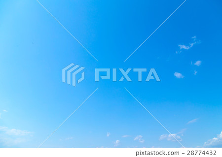 Spring sky White clouds and blue sky Background material Copy space Character space White sky image 28774432