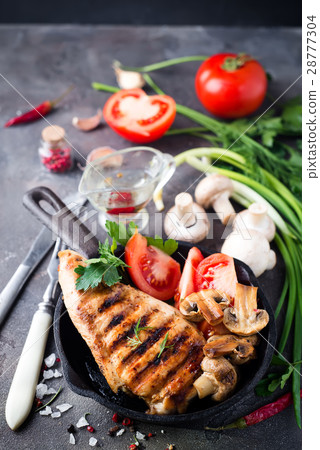 grilled healthy chicken breasts 28777304