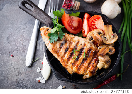 Marinated grilled healthy chicken breasts Marinated grilled healthy chicken breasts 28777318