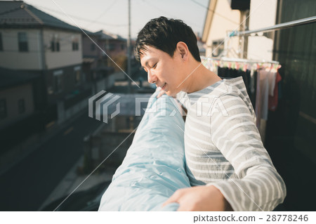 drying a futon, person, gents 28778246