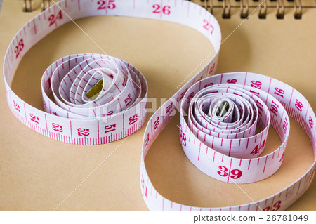 tape measure on blank note paper or memo note tape measure on blank note paper or memo note 28781049