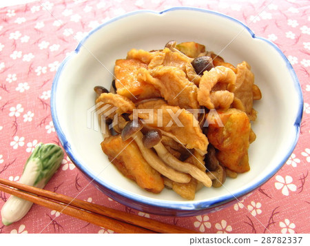 乾魚(冷的干蘿蔔)膳食圖像可口煨的盤 乾魚(冷的干蘿蔔)膳食圖像可口煨的盤 28782337