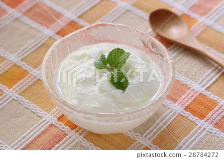 Yogurt and spearmint 28784272