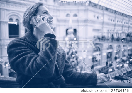 urban portrait of woman in winter clothes urban portrait of woman in winter clothes 28784596
