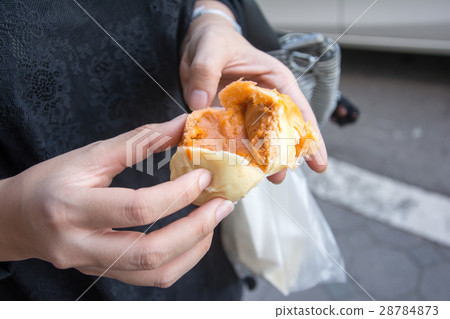 Steamed dumpling or chinese bun thai tea Steamed dumpling or chinese bun thai tea 28784873