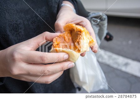 Steamed dumpling or chinese bun thai tea Steamed dumpling or chinese bun thai tea 28784875