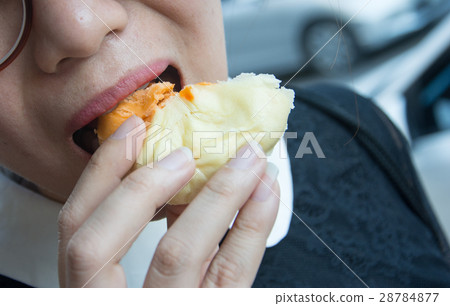 Steamed dumpling or chinese bun thai tea Steamed dumpling or chinese bun thai tea 28784877