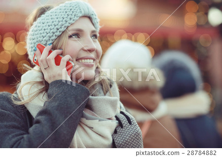 urban portrait of woman in winter clothes urban portrait of woman in winter clothes 28784882