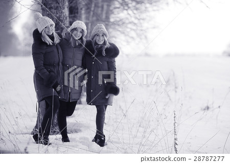 winter female 28787277