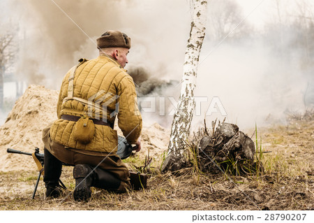 The soldier of the Soviet Army 28790207