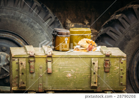 Military food pots on boxes 28790208
