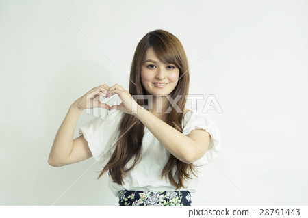 Women in their twenties making hearts by hand 28791443