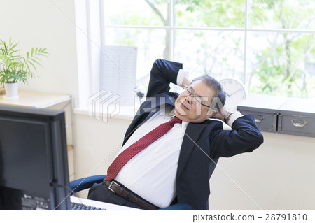 有胳膊枕頭的商人 有胳膊枕頭的商人 28791810