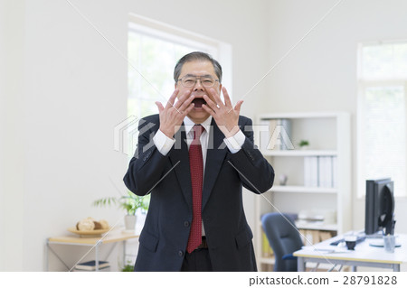 一個商人打他的嘴 一個商人打他的嘴 28791828